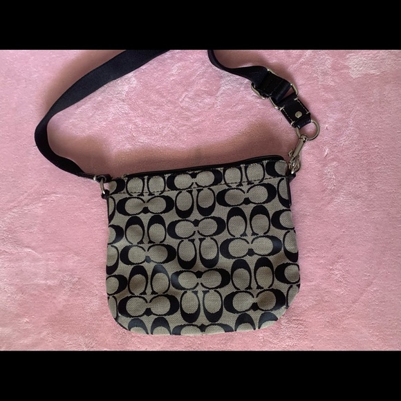 authentic coach crossbody purse. - Picture 5 of 5